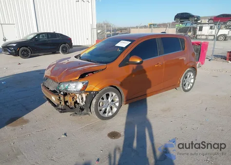 2018 Chevrolet Sonic Lt Auto z USA, uszkodzony, nr VIN 1G1JD6SB1J4123173
